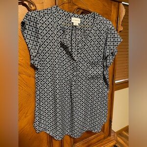 🔷 Liz Claiborne Geometric Top